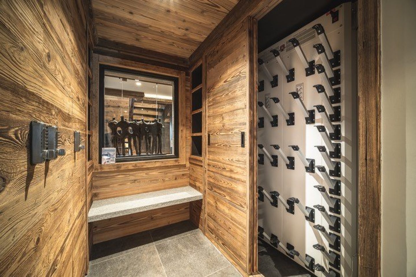 Thumbnail Ski room b